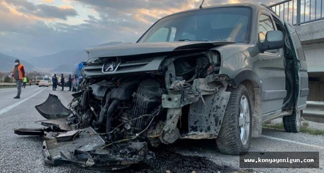 Araçların hurdaya döndüğü kazada şans eseri ölen ya da yaralanan olmadı