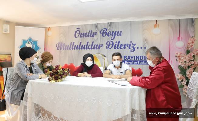 Beyşehir'de çiftler nikâh  masasına maskeli oturdu