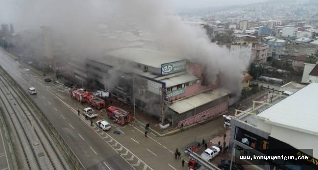 Mobilya fabrikasındaki yangın drone ile görüntülendi