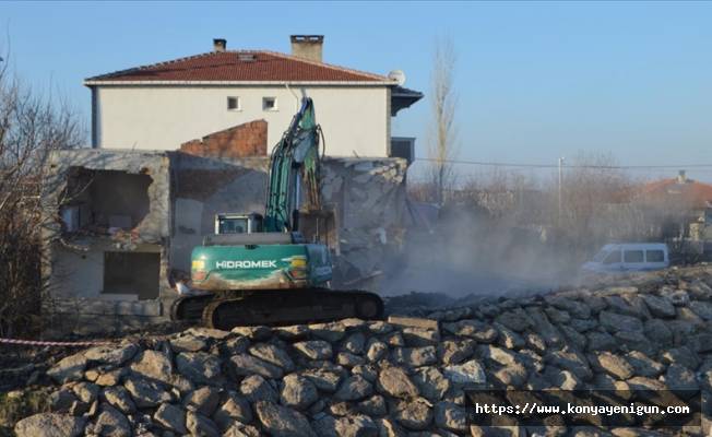 Kırklareli'ndeki taşkında ağır hasar gören binaların yıkımına başlandı