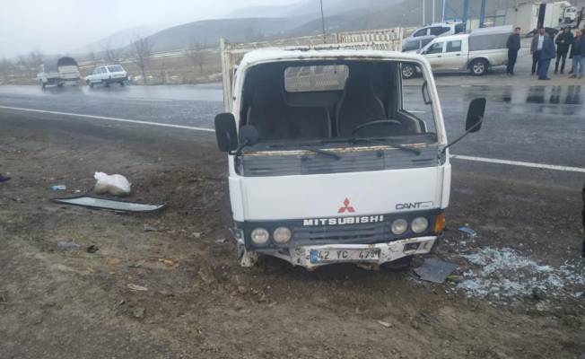 Konya'da korkutan kaza! Kontrolden çıkan kamyonet devrildi