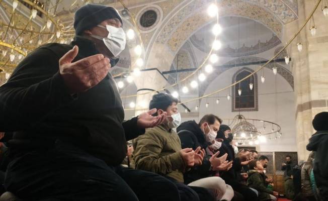 Regaib Kandili dolayısıyla Konyalılar camilere akın etti