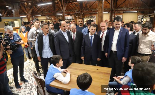 Bakan Kurum Karapınar’da Büyükşehir Belediyesi Kitap Kafeyi İnceledi