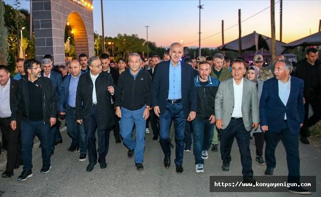 AK Partili Kurtulmuş, Diyarbakır'da 'Fetih Yürüyüşü'ne katıldı