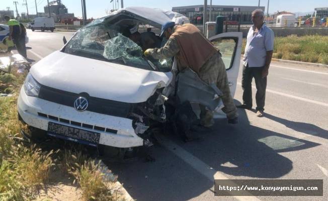 Konya'da hafif ticari aracın takla atması sonucu sürücü yaralandı