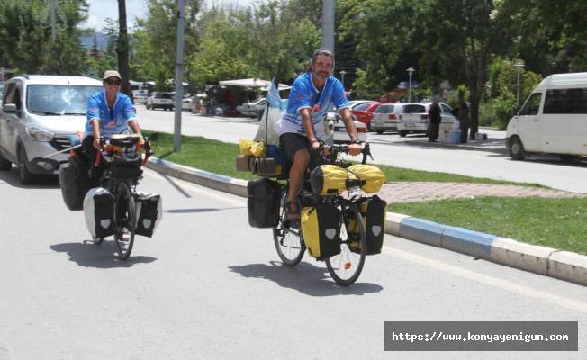 Bisikletleriyle dünya turuna çıkan Ajantinli çift Konya’da