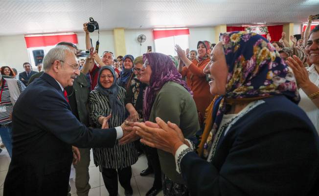Kılıçdaroğlu Konya'da kadın çiftçilerle bir araya geldi