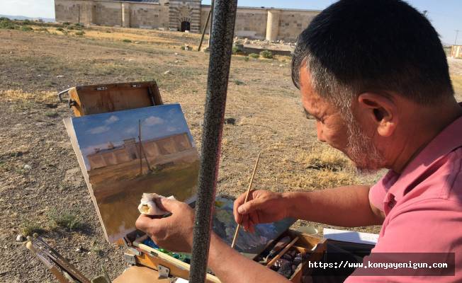Kırgızistanlı Ressam Zazadın Hanı Kervansarayı’nı çizdi