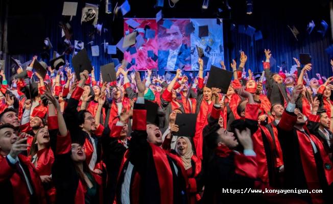 Selçuk Üniversitesi Hukuk Fakültesi'nde mezuniyet heyecanı