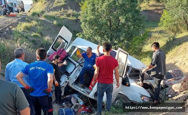 Siirt'te şarampole devrilen minibüsteki 4 kişi öldü, 6 kişi yaralandı