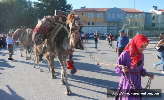 Beyşehir'de develerle temsili Yörük göçü canlandırıldı