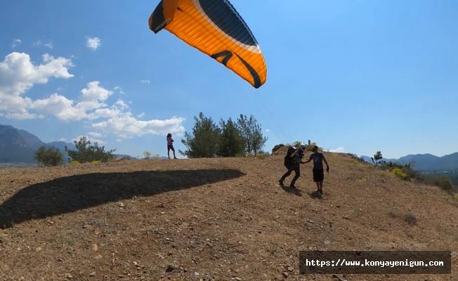 Karapınar'da yamaç  paraşüt etkinliği