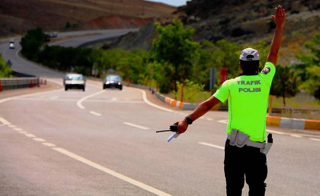 Konya polisinden tatil dönüşündeki sürücülere mola uyarısı