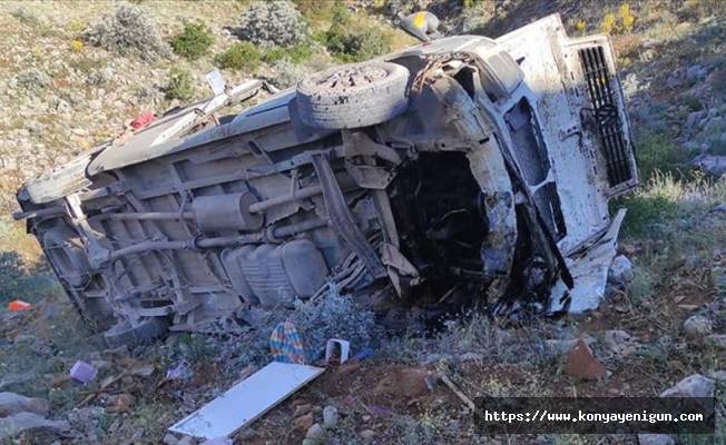 Konya'da feci kaza! Tarım işçilerini taşıyan midibüs devrildi