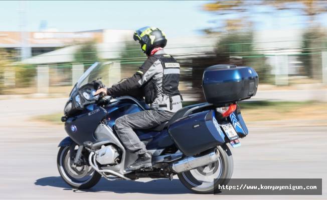 Motosiklet sürücüleri 'güvenlik' için otoyollarda hız düzenlemesi bekliyor