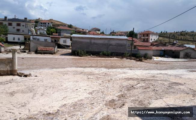Yunak'ta  şiddetli yağış sele neden oldu