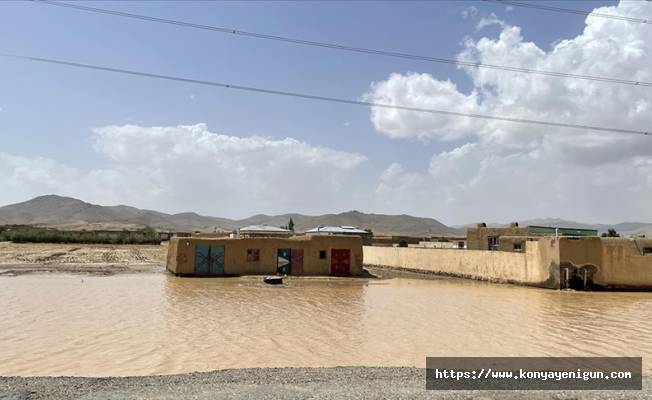 Afganistan'da son bir haftada sel felaketleri nedeniyle en az 90 kişi öldü