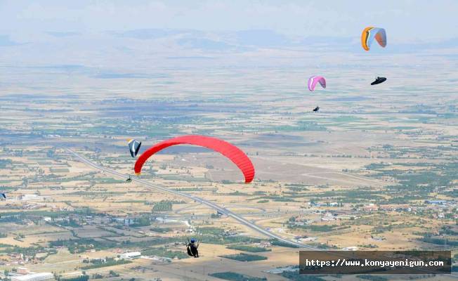 Akşehir’de paraşüt heyecanı yaşandı