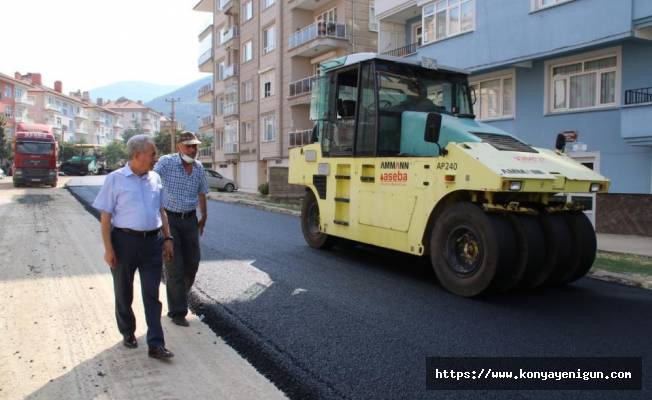 Başkan Akkaya asfaltlama çalışmalarını inceledi