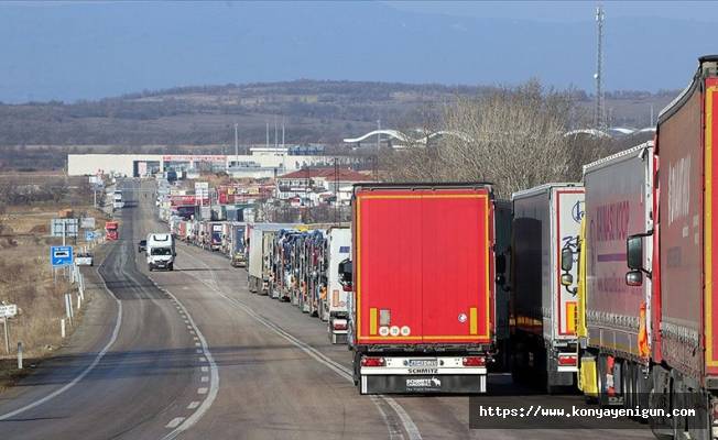 Kara sınır kapılarındaki ticari araç trafiği Kovid-19 öncesi döneme yaklaşıyor