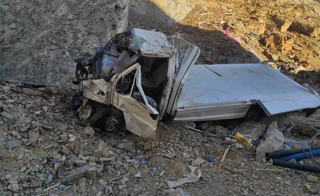 Konya'da feci kaza! Kamyonet uçuruma devrildi: 3 ölü