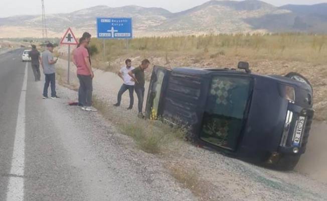 Konya'da minibüs şarampole devrildi! 3 yaralı