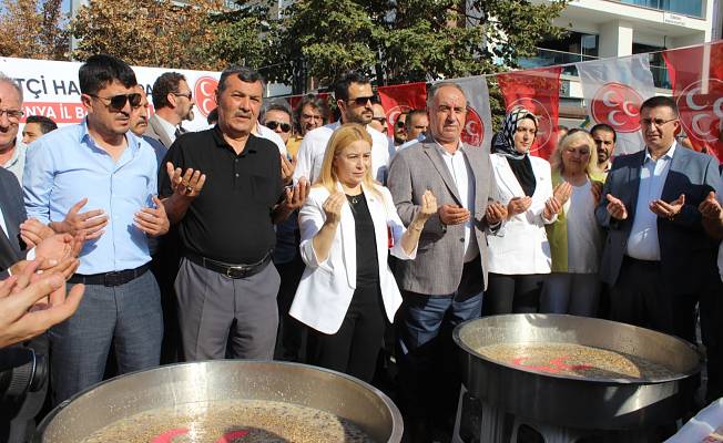 MHP Konya'dan aşure ikramı