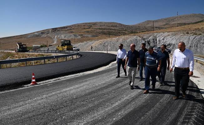 Başkan Pekyatırmacı, Sızma’da asfalt çalışmalarını yerinde inceledi