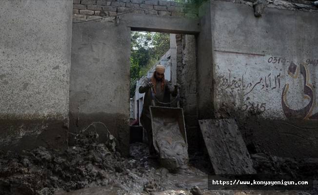 Pakistan'da halk sel felaketinin izlerini silmeye çalışıyor