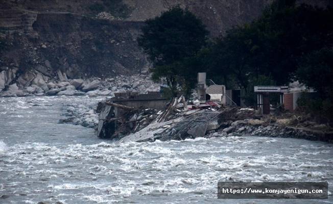 Pakistan'ın Swat bölgesinde sel felaketi altyapıya ciddi zarar verdi
