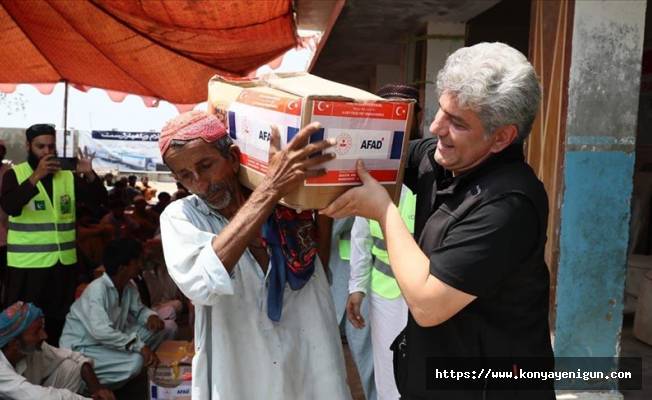 Türkiye'den yardım malzemesi taşıyan birinci 'İyilik Treni' Pakistan'a ulaştı