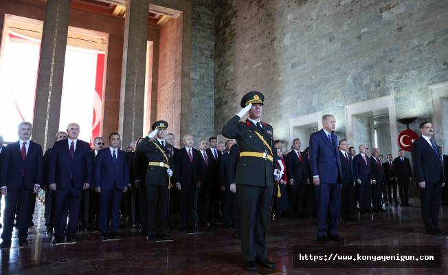 Cumhurbaşkanı Erdoğan başkanlığındaki devlet erkanı, Anıtkabir'i ziyaret etti