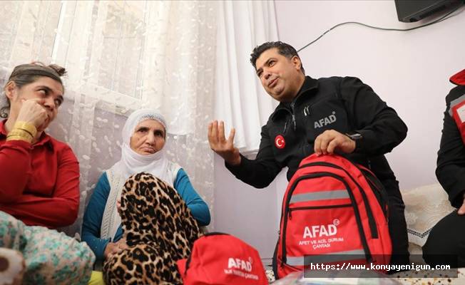 AFAD ekipleri hasta, yaşlı ve engellilere afet eğitimi veriyor