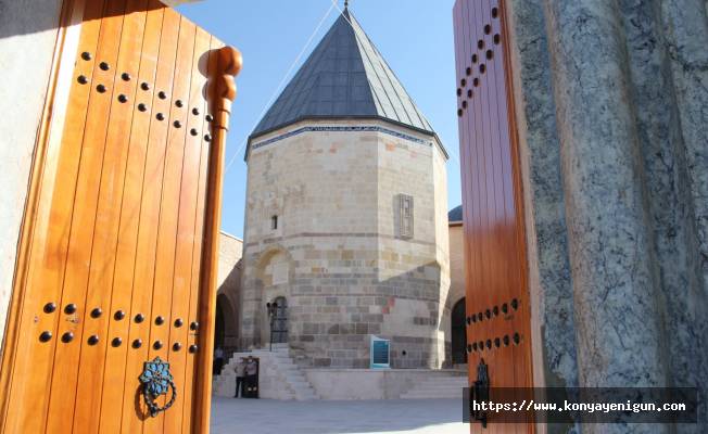 Sultanlar Türbesi Şeb-i  Arus boyunca kapılarını açıyor