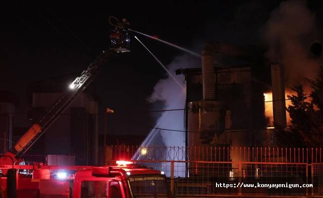 Arnavutköy’de kauçuk fabrikasında çıkan yangında hasar oluştu