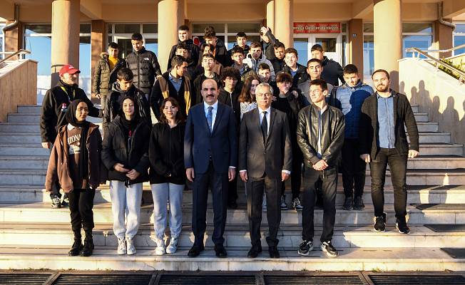 Başkan Altay 2023’ün ilk ziyaretini öğrencilere yaptı