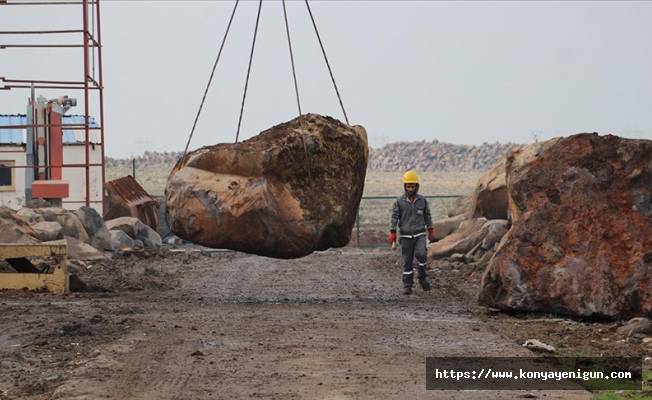 Diyarbakır'da firmalar bazalt taşı talebini karşılamak için üretimini artırıyor
