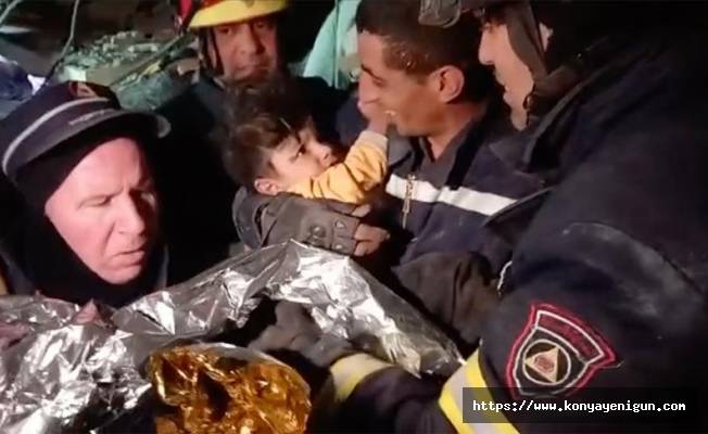 Adana'da yıkılan apartmanın enkazındaki kadın depremden 75 saat sonra kurtarıldı