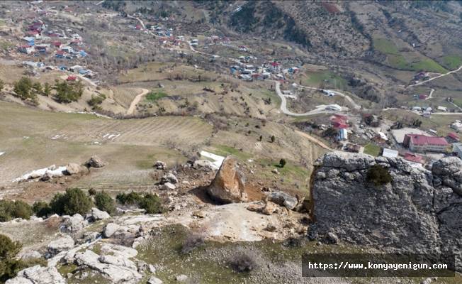 Şahinkayası'nın depremde kopan parçaları, adını verdiği mahalleyi tehdit ediyor