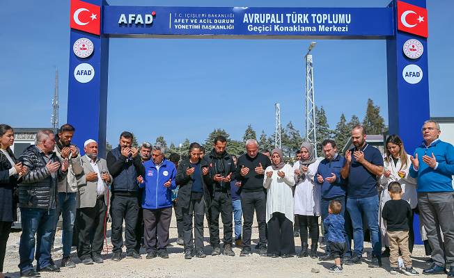 Avrupa'da yaşayan Türkler, depremzedeler için sahada