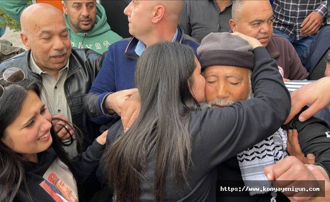 İsrail hapishanelerindeki en yaşlı Filistinli tutuklu 17 yıl sonra özgürlüğüne kavuştu