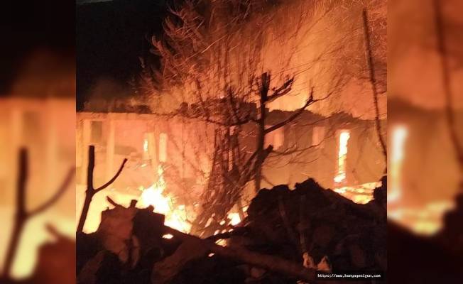 Köy evinde çıkan yangın paniğe neden oldu