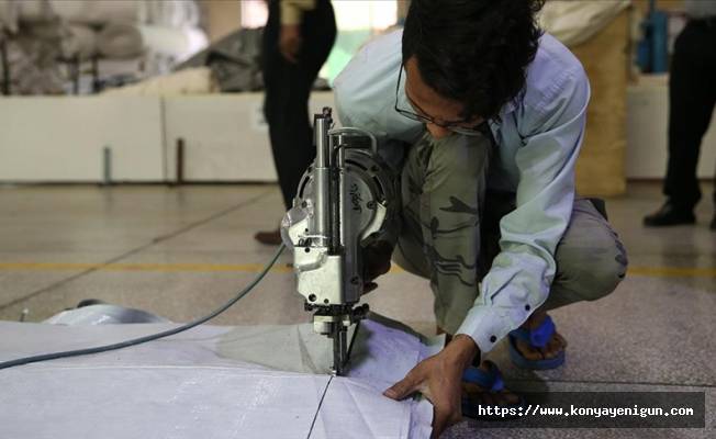 Pakistan'da çadır fabrikaları depremzedeler için tam kapasiteyle çalışıyor