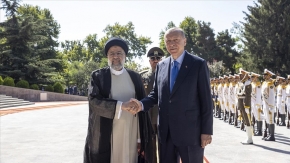 Cumhurbaşkanı Erdoğan, İran'da resmi törenle karşılandı