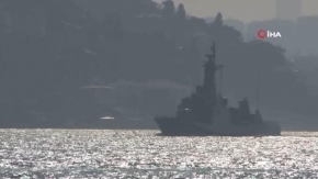 Türk Savaş gemileri boğazdan geçti